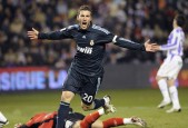 爱游戏登录-电竞传奇TheShy跨界篮球赛绝杀独行侠，挺进下一轮引爆全网热议！